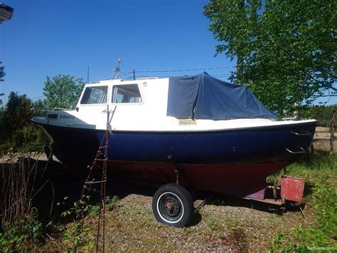 myydään keskimoottorivene